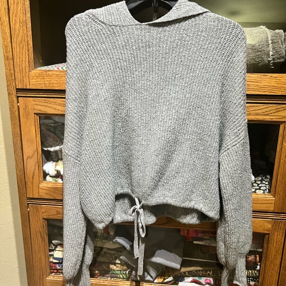 American Eagle Outfitters Sweaters - American Eagle Cropped and hooded Sweater  woman’s M